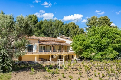Maison à vendre à LE CASTELLET  - 9 pièces - 325 m² 