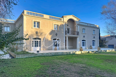 House for sale in AIGUES-MORTES  - 80 rooms - 4200 m&sup2; 