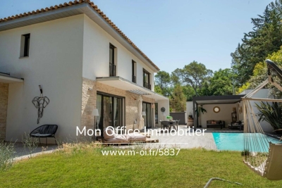 Maison à vendre à LE THOLONET  - 5 pièces - 180 m² 