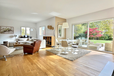 Maison à vendre à DIVONNE-LES-BAINS  - 7 pièces - 230 m² 