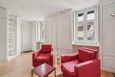 Appartement &agrave; vendre petit pied a terre paris 