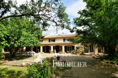 Maison à vendre à SALON-DE-PROVENCE  - 8 pièces - 255 m² 