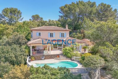 Maison &agrave; vendre &agrave; PIERREFEU-DU-VAR  - 5 pi&egrave;ces - 194 m&sup2; 