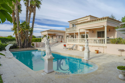 Maison à vendre à SANARY-SUR-MER  - 5 pièces - 248 m² 