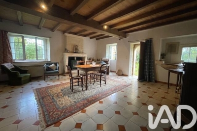 Maison à vendre à NIEUL LES STE  - 7 pièces - 210 m² 