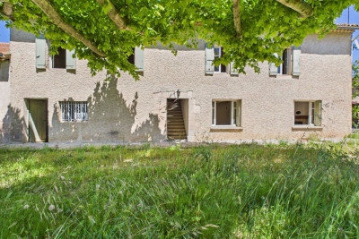 Maison à vendre à ROBION  - 6 pièces - 230 m² 