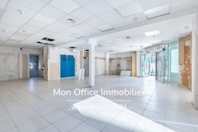 Commerce &agrave; vendre &agrave; MARSEILLE 4EME  - 5 pi&egrave;ces - 117 m&sup2; 