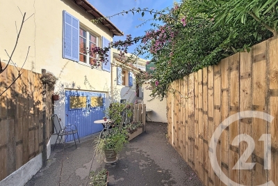 House to rent in ANTIBES  - 2 rooms - 33 m² 