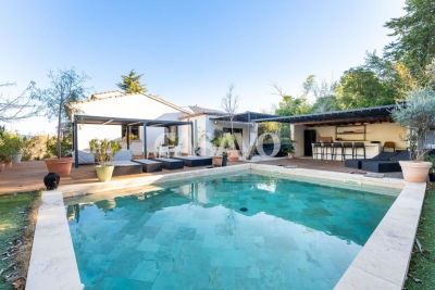 Maison &agrave; vendre &agrave; AIX-EN-PROVENCE  - 7 pi&egrave;ces - 220 m&sup2; 