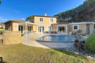 Maison &agrave; vendre piscine commerces st raphael 