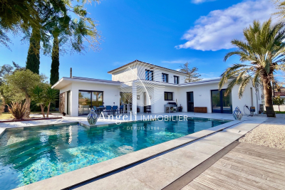 House for sale in FRÉJUS Tourrettes - 6 rooms - 200 m² 