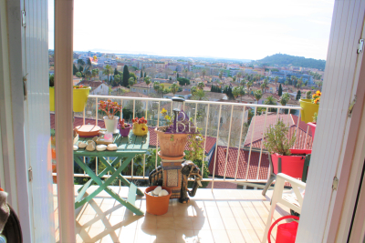 Appartement &agrave; louer &agrave; HYÈRES  - 3 pi&egrave;ces - 57 m&sup2; 