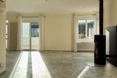 Maison &agrave; vendre &agrave; TOURNON-SUR-RHÔNE  - 6 pi&egrave;ces - 182 m&sup2; 