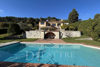 House for sale in LA COLLE-SUR-LOUP  - 8 rooms - 172 m&sup2; 