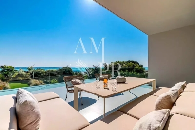 House for sale in GOLFE JUAN  - 6 rooms - 218 m² 