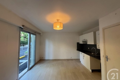 Appartement &agrave; louer &agrave; NICE  - 1 pi&egrave;ces - 27 m&sup2; 