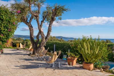 Maison &agrave; vendre &agrave; CAVALAIRE-SUR-MER  - 5 pi&egrave;ces - 200 m&sup2; 