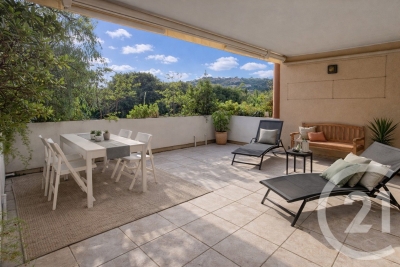 Appartement &agrave; vendre &agrave; LE LAVANDOU  - 4 pi&egrave;ces - 88 m&sup2; 