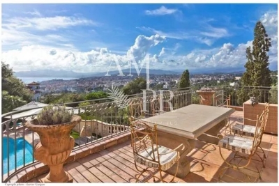 House for sale in CANNES  - 10 rooms - 250 m&sup2; 