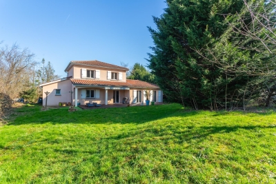 Maison &agrave; vendre &agrave; LA TOUR-DE-SALVAGNY  - 6 pi&egrave;ces - 135 m&sup2; 