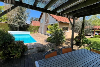 Maison &agrave; vendre &agrave; LA TOUR-DE-SALVAGNY  - 9 pi&egrave;ces - 178 m&sup2; 