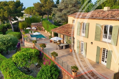 House for sale in ROQUEBRUNE-CAP-MARTIN Carnoles - 10 rooms - 250 m&sup2; 