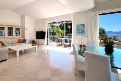 House for sale in CANNES  - 8 rooms - 250 m&sup2; 