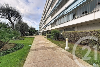 Appartement &agrave; louer &agrave; CANNES  - 1 pi&egrave;ces - 20 m&sup2; 