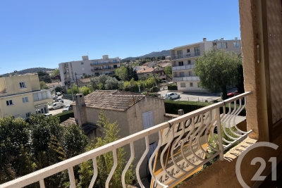 Appartement &agrave; louer &agrave; SIX-FOURS-LES-PLAGES  - 3 pi&egrave;ces - 55 m&sup2; 