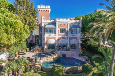 Maison &agrave; vendre &agrave; ANTIBES  - 16 pi&egrave;ces - 600 m&sup2; 