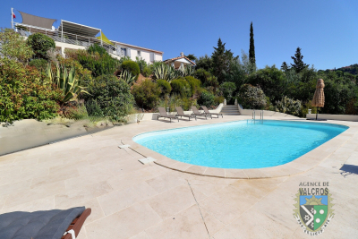 Maison &agrave; vendre &agrave; LA LONDE-LES-MAURES  - 6 pi&egrave;ces - 165 m&sup2; 