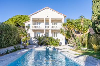 Maison &agrave; vendre &agrave; SANARY-SUR-MER  - 6 pi&egrave;ces - 195 m&sup2; 