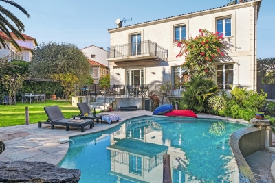 House for sale centre 