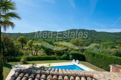 Maison &agrave; vendre &agrave; PLAN-DE-LA-TOUR  - 6 pi&egrave;ces - 160 m&sup2; 