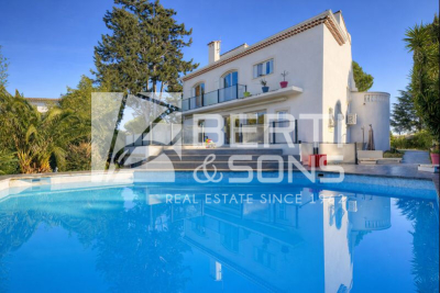 Maison &agrave; vendre &agrave; MANDELIEU-LA-NAPOULE  - 10 pi&egrave;ces - 291 m&sup2; 