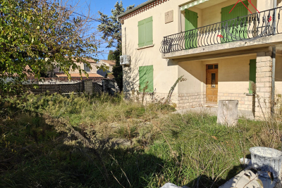 Maison &agrave; vendre &agrave; SENAS Le Jai-Les Fontinelles - 7 pi&egrave;ces - 230 m&sup2; 