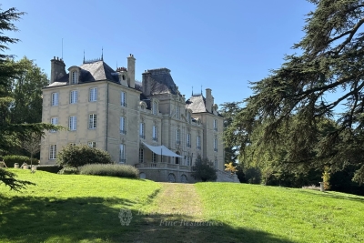 Maison &agrave; vendre &agrave; POITIERS  - 20 pi&egrave;ces - 2500 m&sup2; 