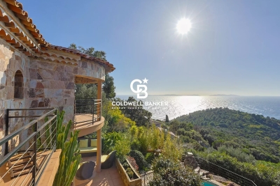 Maison &agrave; vendre &agrave; RAYOL-CANADEL-SUR-MER  - 8 pi&egrave;ces - 386 m&sup2; 