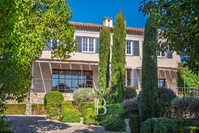 Maison &agrave; vendre &agrave; MOUGINS  - 8 pi&egrave;ces - 250 m&sup2; 