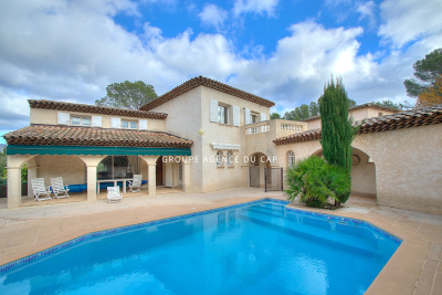 Maison &agrave; vendre &agrave; ST-RAPHAËL  - 8 pi&egrave;ces - 201 m&sup2; 