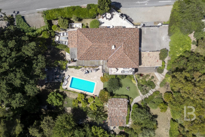 Maison &agrave; vendre &agrave; ST-PAUL-DE-VENCE  - 7 pi&egrave;ces - 312 m&sup2; 