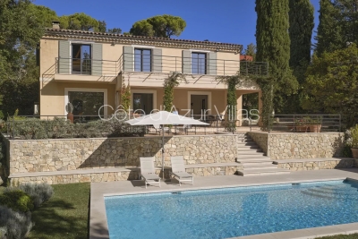 House to rent in CHATEAUNEUF-GRASSE  - 6 rooms - 173 m&sup2; 