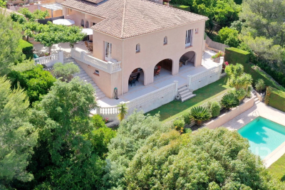 House for sale in CARQUEIRANNE  - 9 rooms - 228 m&sup2; 