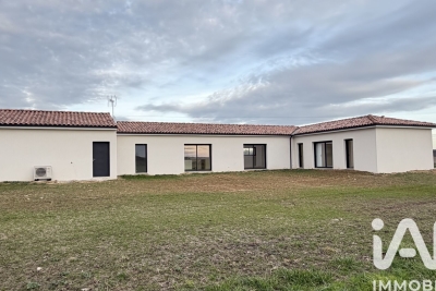 Maison &agrave; vendre &agrave; NIEUL LE VIROUIL  - 6 pi&egrave;ces - 163 m&sup2; 