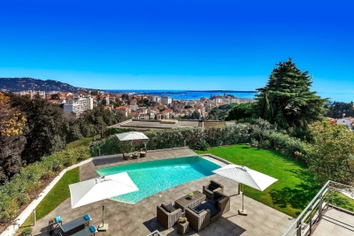 House for sale in CANNES  - 6 rooms - 270 m&sup2; 