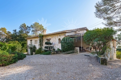 House for sale in TOURRETTES-SUR-LOUP  - 7 rooms - 262 m&sup2; 