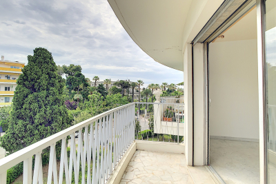 Appartement &agrave; louer &agrave; NICE  - 1 pi&egrave;ces - 32 m&sup2; 