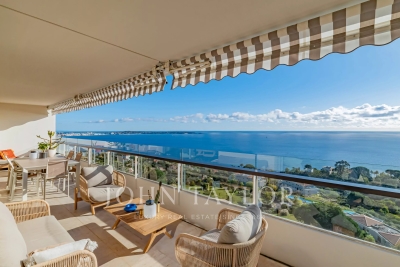 Apartment for sale in VALLAURIS  - 5 rooms - 147 m&sup2; 