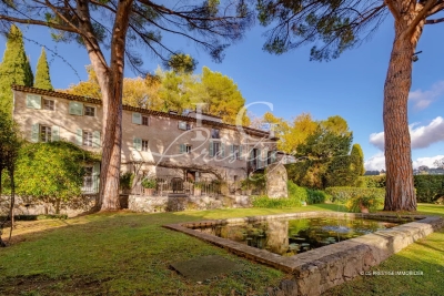 House for sale in GRASSE  - 17 rooms - 639 m&sup2; 