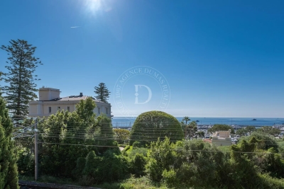 Apartment for sale in BEAULIEU-SUR-MER  - 3 rooms - 52 m&sup2; 
